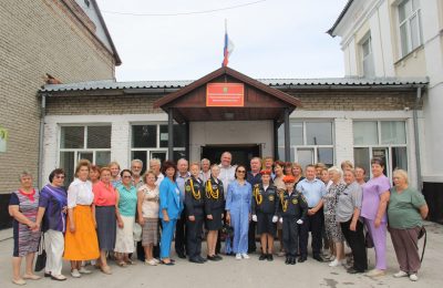 В День железнодорожника Мошковскую школу №1 посетили супруга и племянник Николая Емельяновича Аксёненко