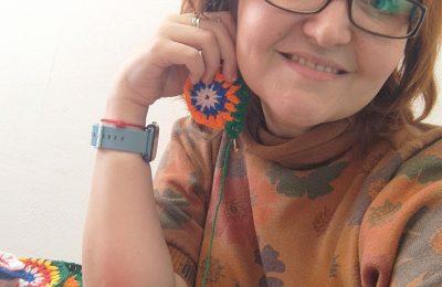 «40 петель добра»: жительница Мошковского района создала клуб, где вяжут для детей-сирот, пожилых людей и участников СВО