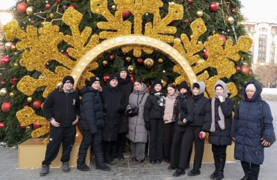 Школьники и семьи бойцов СВО Мошковского района посетили спектакль «Признание» в театре «Глобус»