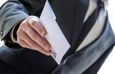 О последствиях зарплаты «в конверте» напоминают сотрудники налоговых органов