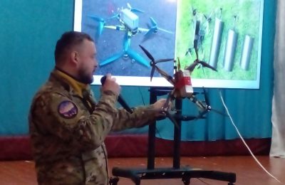 В Мошковском районе продолжается цикл занятий со школьниками, посвящённый беспилотным аппаратам