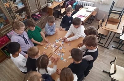 Мошковский Дом детского творчества запустил программу «Мультипликация»: педагог-организатор Елизавета Райко учит ребят создавать мультики
