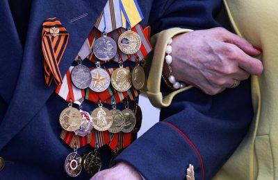 Утверждены правила единовременной выплаты ветеранам к 80-летию Победы