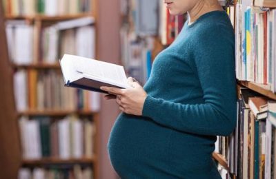 С 1 сентября СФР будет выплачивать пособие по беременности и родам студенткам-очницам