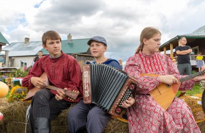 Семейный фестиваль собрал гостей из разных уголков региона в селе Барлак Мошковского района