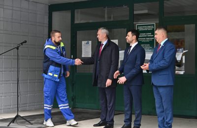 Ключи от 23 новых «скорых» вручил Губернатор Андрей Травников бригадам Станции скорой медицинской помощи