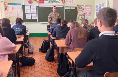 Урок мужества с участником специальной военной операции состоялся в Мошковской школе №1