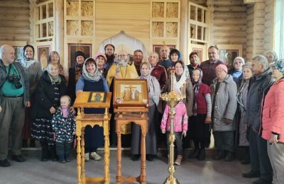 Первые иконы, выполненные в рамках проекта «Русская Сибирь», уже встречают прихожан храма Апостола Андрея Первозванного в селе Дубровино Мошковского района