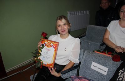Учителей поздравили с профессиональным праздником в Мошковском районе