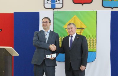 Состоялась инаугурация избранного главы Мошковского района Евгения Бузмакова