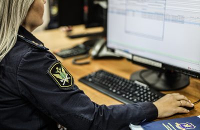 Судебные приставы в Новосибирске взыскали долг из страховой выплаты