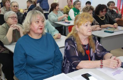 О школьных музеях, поддержке участников СВО и планах на предстоящий год: в Мошковском районе состоялось заключительное в этом году совещание совета ветеранов педагогического труда