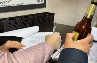 Контрольная закупка: сотни нарушителей правил продажи алкоголя понесли наказание по итогам рейдов в регионе