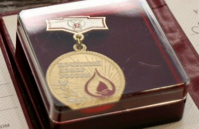 С 1 января 2026 года лица, награждённые нагрудными знаками «Почётный донор России» или «Почётный донор СССР», получат ежегодную выплату в проиндексированном размере