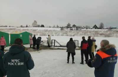 Купель оборудована в Мошковском районе для церемонии Крещенского омовения