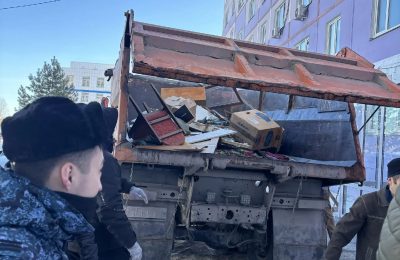 Чтобы обеспечить доступ в квартиру, потребовалось вывезти два грузовика мусора