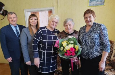 90 лет исполнилось старожилу рабочего посёлка Мошково Фаине Петровне Дугановой