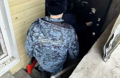 В Мошковском районе у должников за услуги ЖКХ изъяли технику и наложили арест на помещение