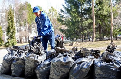 «Единая Россия» в Новосибирской области организовала субботник на Монументе Славы