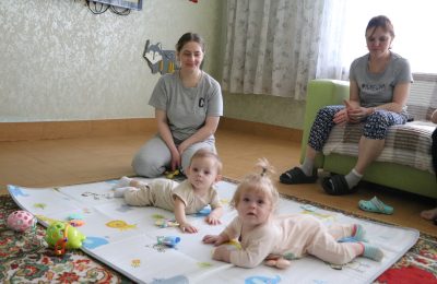 От кризиса к самостоятельности: как Новосибирская область помогает молодым мамам в сложных ситуациях