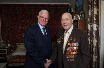 Депутаты «Единой России» поздравляют с наступающим Днем Победы ветеранов Великой Отечественной войны – встречи проходят в рамках партийной акции «Подарок ветерану»