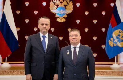 Обеспечивая надежность и развитие транспортного комплекса России: Денис Юминов награждён нагрудным знаком