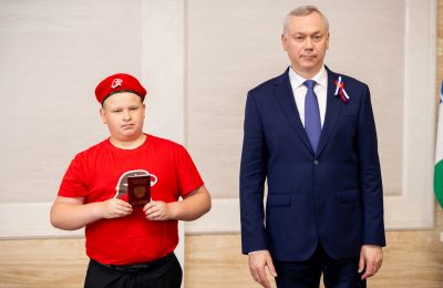 Первые паспорте вручены школьникам района в Правительстве региона