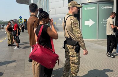 Новосибирские судебные приставы впервые отправили на родину гражданку Гаити